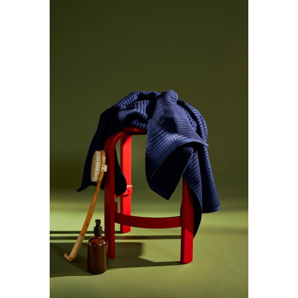 Tumši zils frotē dvielis no organiskās kokvilnas  70x140 cm Check – JUNA-image-1