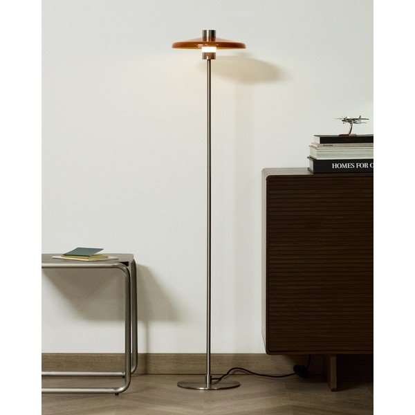 Oranža stāvlampa ar metāla abažūru (augstums 130 cm) Nuvira – Kave Home-image-1