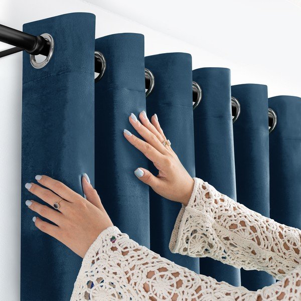 Zils samta daļēji gaismu necaurlaidīgs aizkars 140x175 cm Velto – Filumi-image-3