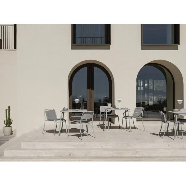 Gaiši pelēks metāla dārza krēsls Yua Wire – Blomus-image-3