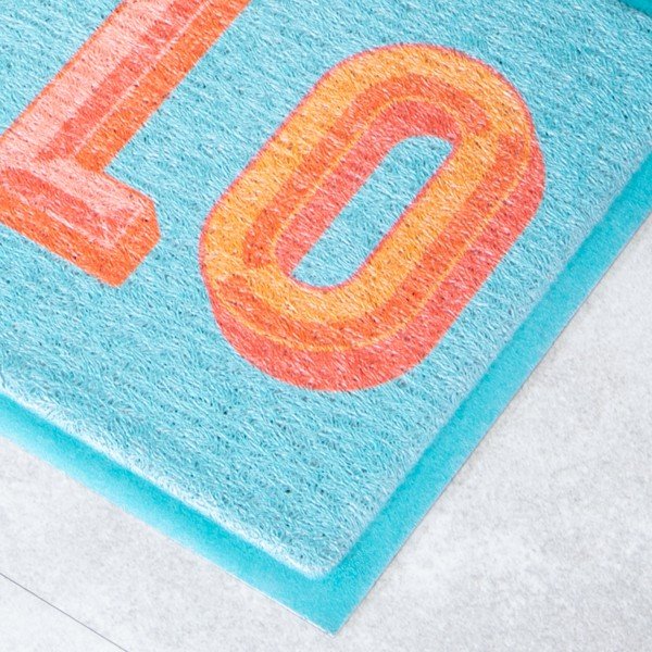 Pārstrādātas plastmasas kājslauķis 40x70 cm Blue Hello – Artsy Doormats-image-2
