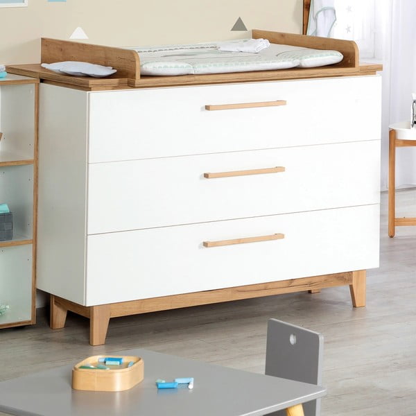 Balta zema bērnu kumode ar ozolkoka imitāciju 118x104 cm Finn – Roba-image-1