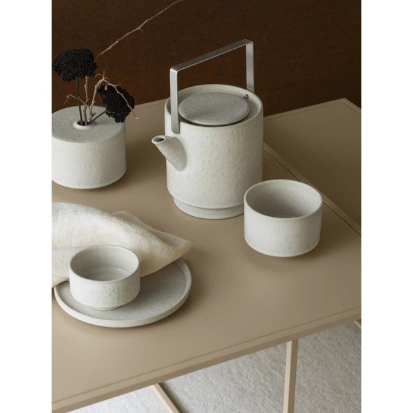 Krēmkrāsas akmensmasas tējkanna ar sietiņu 1 l Makoto – Blomus-image-1