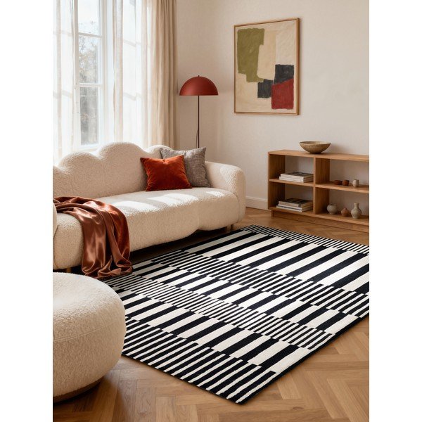 Melnbalts ar rokām darināts vilnas paklājs 120x180 cm Stryve Pulse – Elle Decoration-image-1