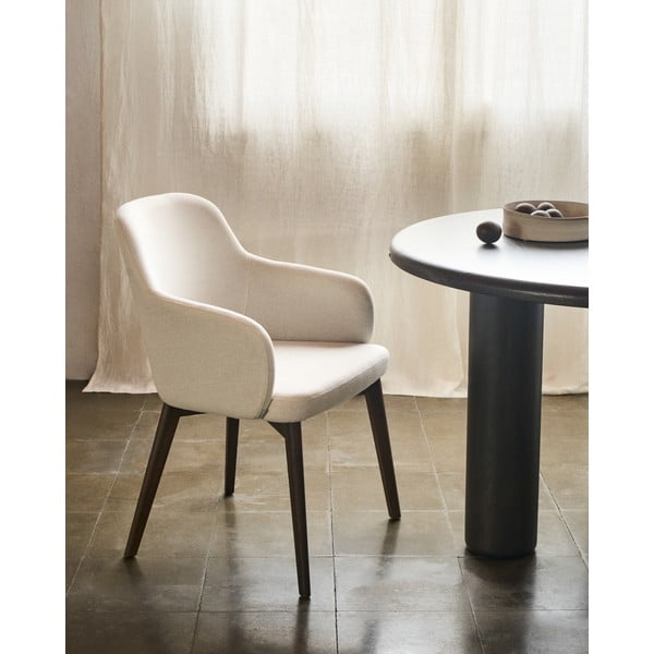 Krēmkrāsas polsterēts ēdamistabas krēsls ar roku balstiem Nelida – Kave Home-image-1