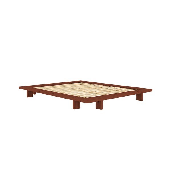 Terakotas oranža priedes masīvkoka divvietīga gulta bez galvgaļa un ar redelēm 140x200 cm Japan – Karup Design