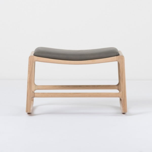 Kāju soliņš ar ozola masīvkoka konstrukciju un pelēkas bifeļu ādas detaļām Gazzda Dedo