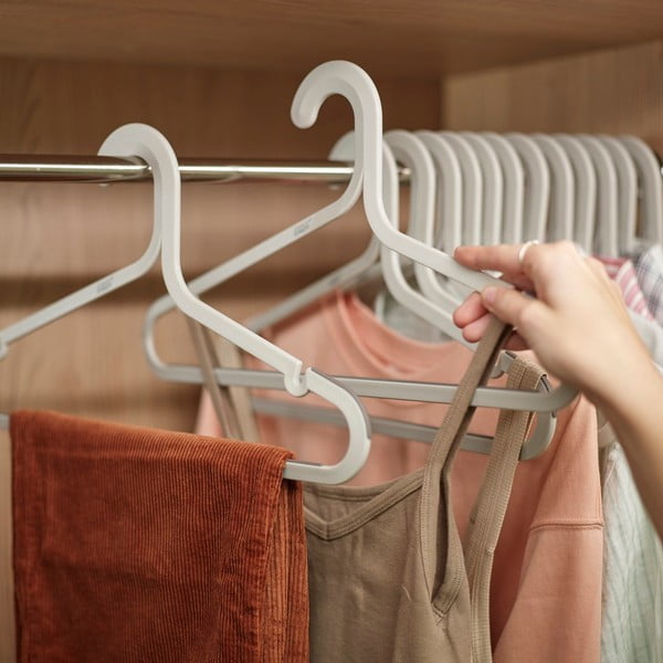 Plastmasas drēbju pakaramie (5 gab.) Orderly – Joseph Joseph-image-1