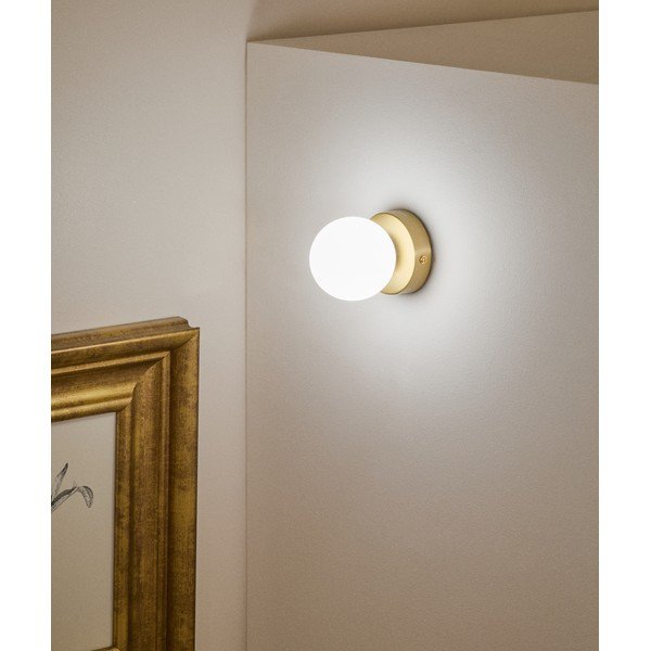 Balta/zelta krāsas metāla sienas lampa ø 8 cm Brisia – Kave Home-image-1