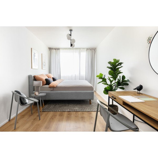 Gaiši pelēka polsterēta divvietīga gulta ar veļas kasti ar redelēm 140x200 cm Lotte – Meise Möbel-image-1