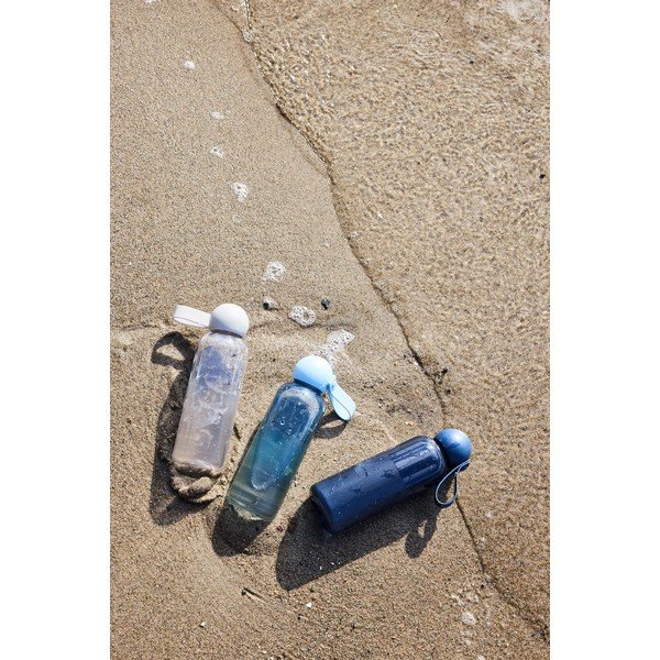 Gaiši zila pārstrādātas plastmasas pudele ceļojumiem 600 ml Ture – Sagaform-image-1