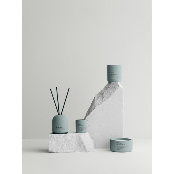 Aromātiskā sojas vaska svece degšanas laiks 24 h Fraga: Basil & Bergamot – Blomus-image-1