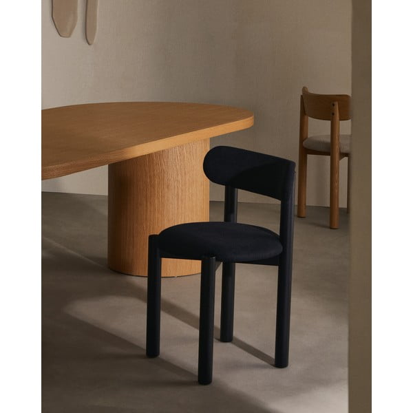 Melni ozola masīvkoka pusdienu krēsli (2 gab.) Nebai – Kave Home-image-1