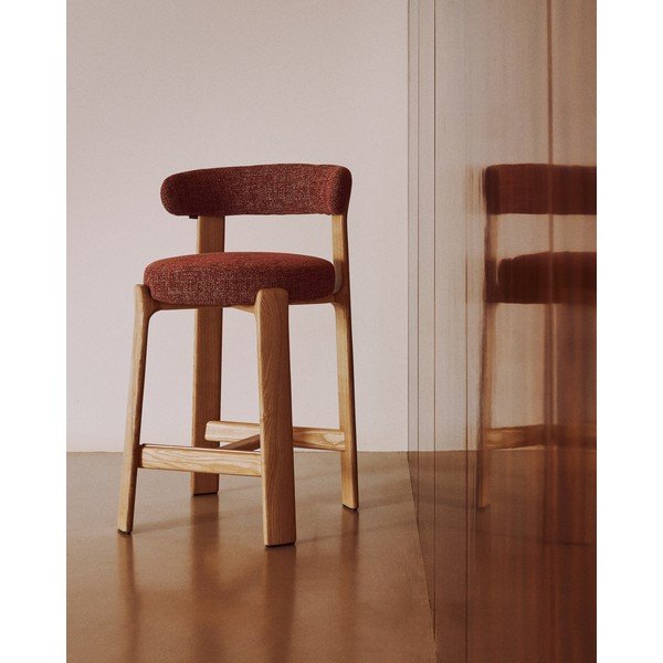 Terakotas oranžs/gaiša dabīga toņa oša masīvkoka bāra krēsls (sēdekļa augstums 65 cm) Granite – Kave Home-image-1