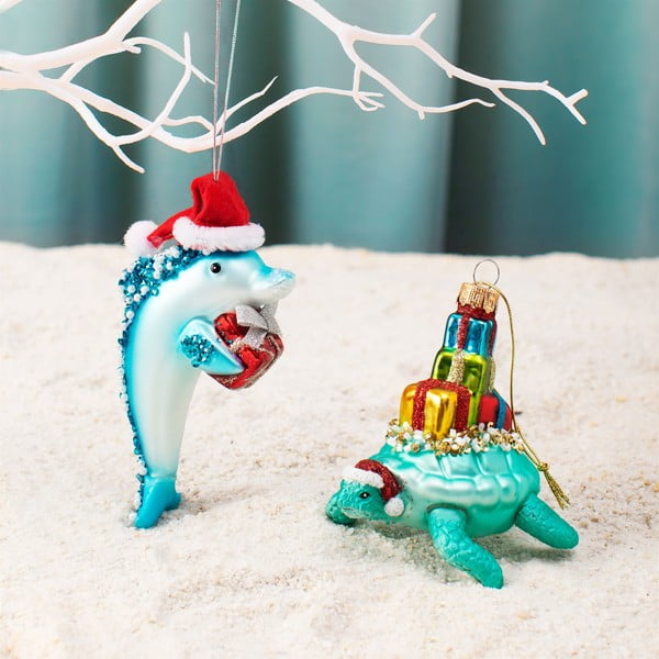 Stikla ar rokām izgatavots Ziemassvētku eglītes rotājums 12,5 cm Dolphin – Sass & Belle-image-1