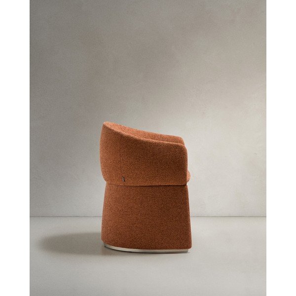 Terakotas oranžs polsterēts ēdamistabas krēsls ar roku balstiem Bosca – Kave Home-image-4
