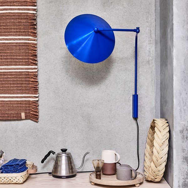 Zila metāla sienas lampa ar vadu Kasa – OYOY Living Design-image-1