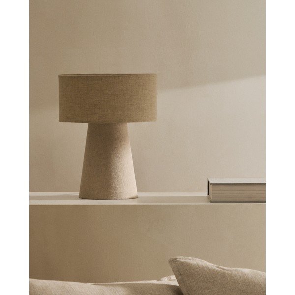 Pelēkbēša galda lampa ar auduma abažūru (augstums 35 cm) Algaida – Kave Home-image-1