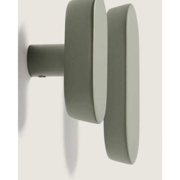 Zaļi dižskābarža masīvkoka sienas āķi (2 gab.) Arely – Kave Home-image-4