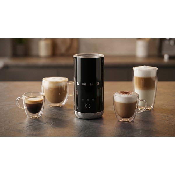 Melns plastmasas elektriskais piena putotājs 120 ml – SMEG-image-1