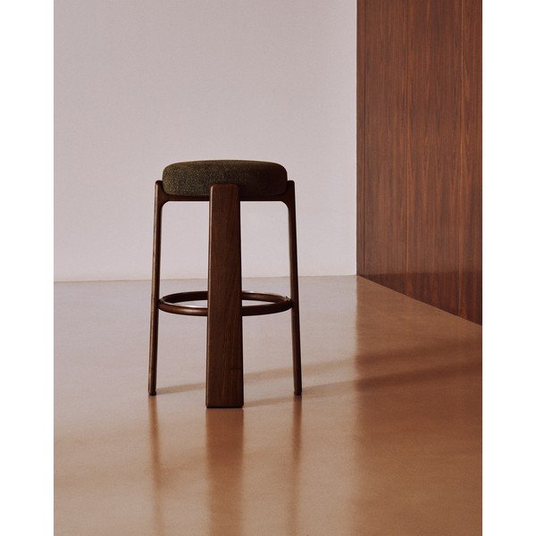 Zaļa/tumša dabīga toņa oša masīvkoka bāra taburete (sēdekļa augstums 75 cm) Granite – Kave Home-image-1