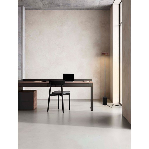 Melna/tumša dabīga toņa metāla LED stāvlampa (augstums 135 cm) Thea – Nova Luce-image-1