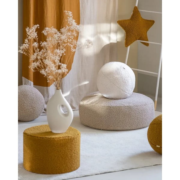 Krēmkrāsas bērnu dīvāna spilvens no buklē auduma Ball – Wigiwama-image-3