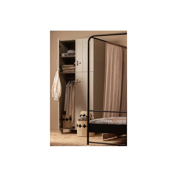 Gaiši pelēks priedes masīvkoka drēbju skapis 90x210x55 cm Mees – WOOOD-image-3