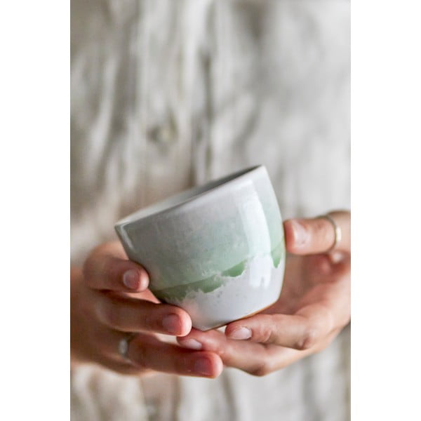 Gaiši zaļa māla tasīte 195 ml Paula – Bloomingville-image-1