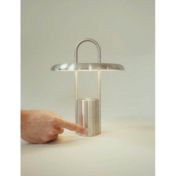 Sudraba krāsas LED galda lampa no nerūsējošā tērauda ar regulējamu spilgtumu (augstums 25 cm) Pier – Stelton-image-3
