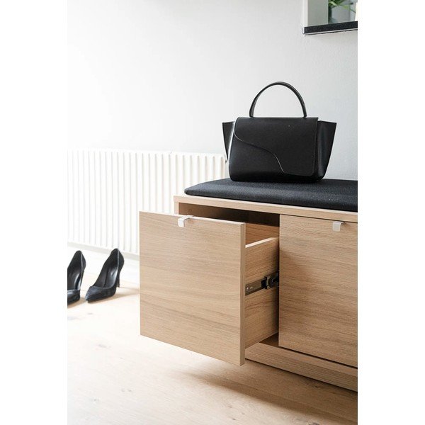 Melns/dabīga toņa apavu plaukts ar ozolkoka imitāciju un soliņu Confetti – Rowico-image-1