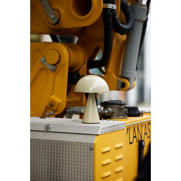 Krēmkrāsas LED galda lampa ar regulējamu spilgtumu (augstums 20 cm) Mush – Hübsch-image-2