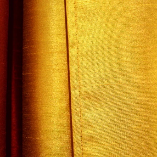 Dzeltens aizkars no mikrosatīna 140x240 cm Shana – douceur d'intérieur-image-4