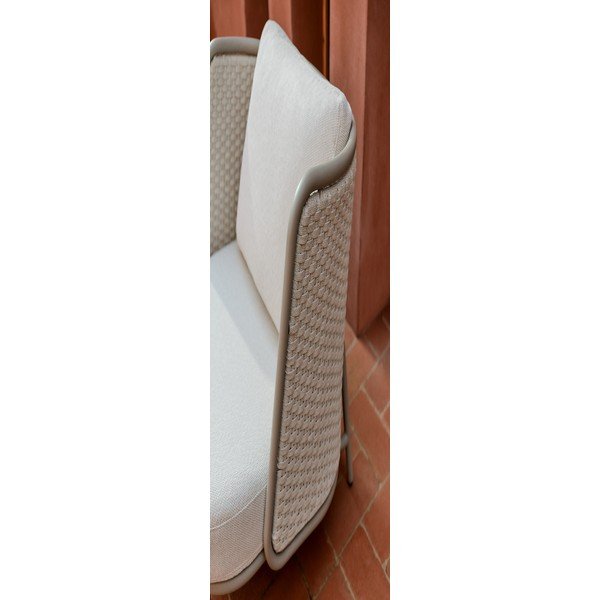 Krēmkrāsas/pelēkbrūns polsterēts dārza atpūtas krēsls Sedalis – Kave Home-image-3