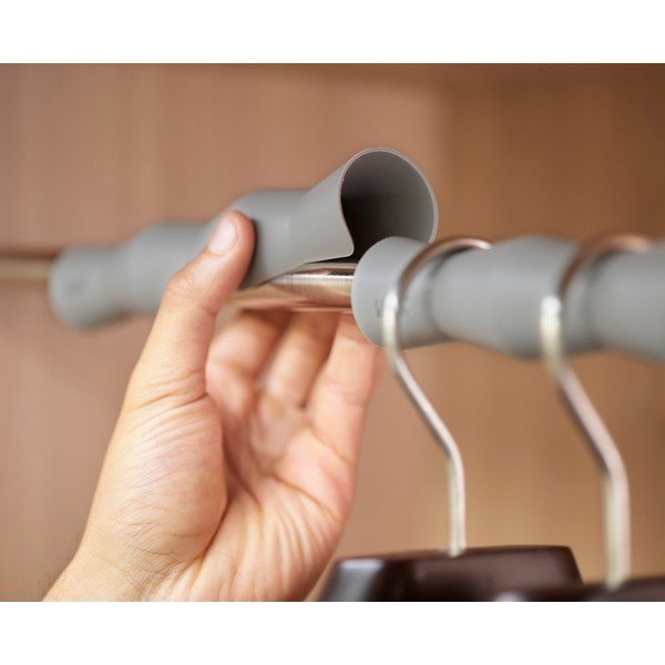 Plastmasas drēbju skapja stieņa uzlika (2 gab.) Orderly – Joseph Joseph-image-1