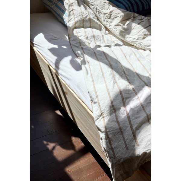 Dabīga toņa priedes masīvkoka divvietīga gulta ar redelēm 160x200 cm Merge – Karup Design-image-4