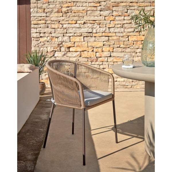 Bēšs metāla/polsterēts dārza krēsls Yanet – Kave Home-image-1