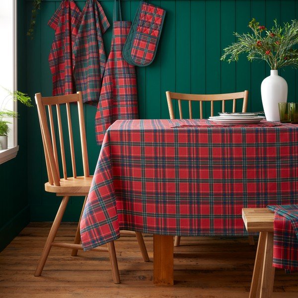 Kokvilnas galdauts ar Ziemassvētku motīvu 178x137 cm Christmas Tartan Check – Catherine Lansfield-image-2