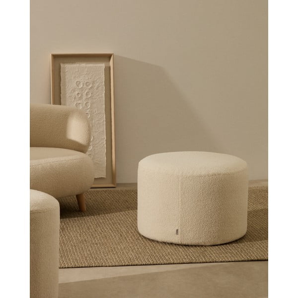 Krēmkrāsas pufs no buklē auduma Kaeli – Kave Home-image-1