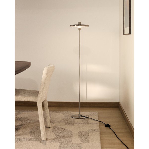 Sudraba krāsas stāvlampa ar metāla abažūru (augstums 130 cm) Nuvira – Kave Home-image-3