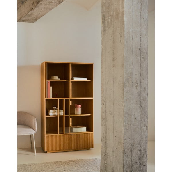 Dabīga toņa vitrīna ar ozolkoka imitāciju ar bīdāmām durvīm 100x174x40 cm Helvine – Kave Home-image-1