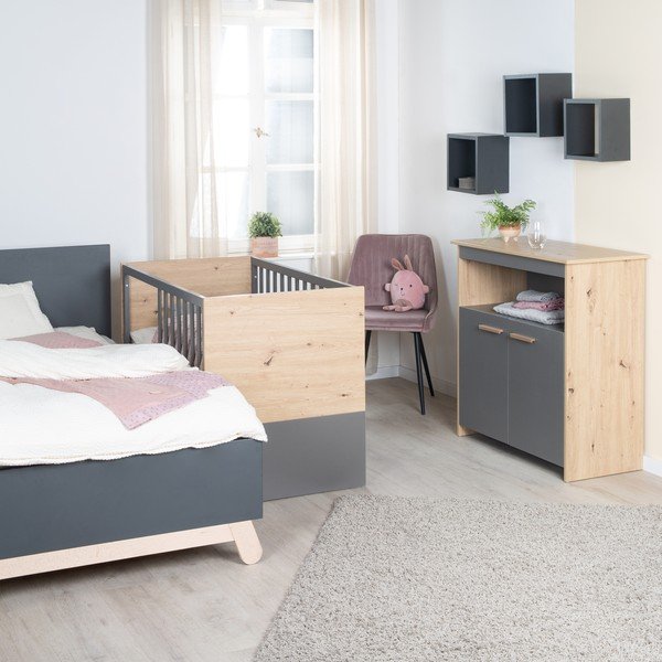 Antracīta pelēka/dabīga toņa bērnu kumode ar ozolkoka imitāciju un pārtinamo galdiņu 88x98x75 cm Anna – Roba-image-1