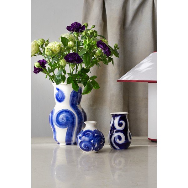 Zila māla ar rokām apgleznota vāze Tulle – Kähler Design-image-1