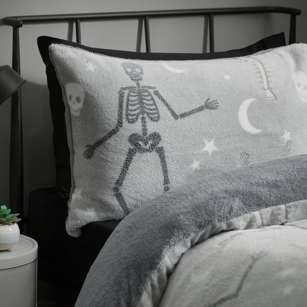 Pelēka divguļamā mikroplīša bērnu gultas veļa ar spīdošu efektu 200x200 cm Halloween Skeleton – Catherine Lansfield-image-3