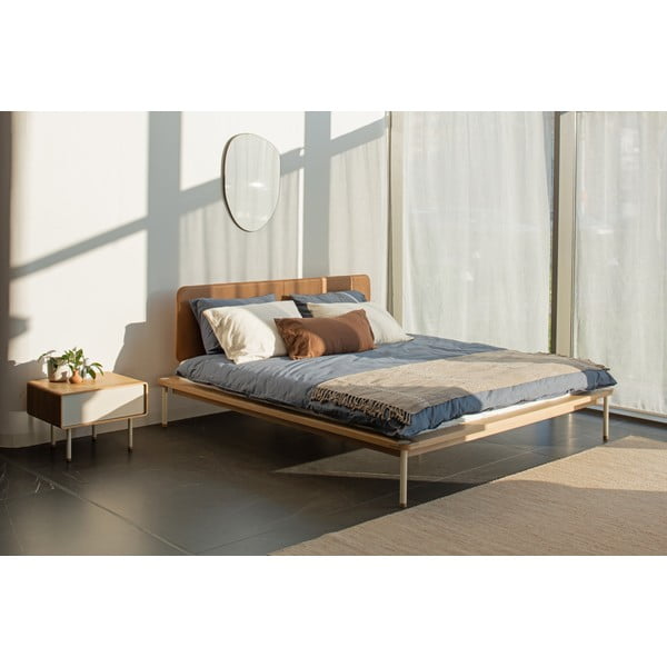 Brūna/dabīga toņa mīksta divguļamā gulta no ozolkoka ar režģi 160x200 cm Fina – Gazzda-image-1