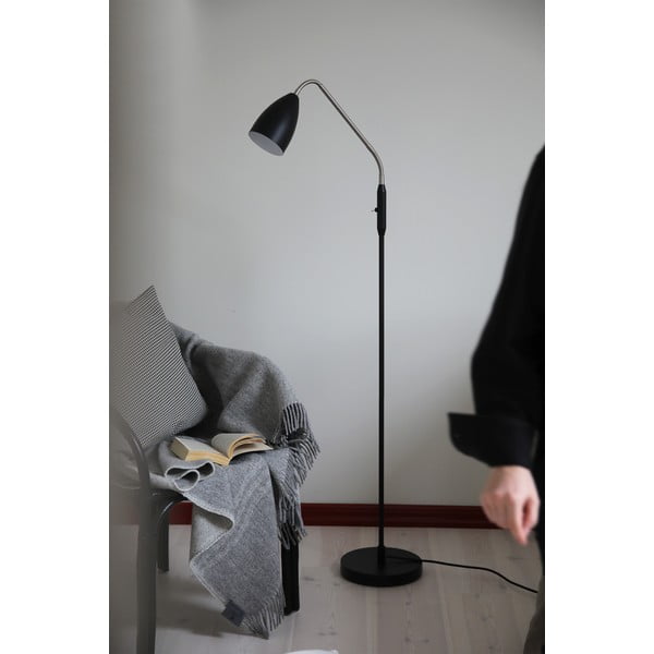 Melna LED stāvlampa ar regulējamu spilgtumu un metāla abažūru (augstums 140 cm) Patro – Markslöjd-image-1