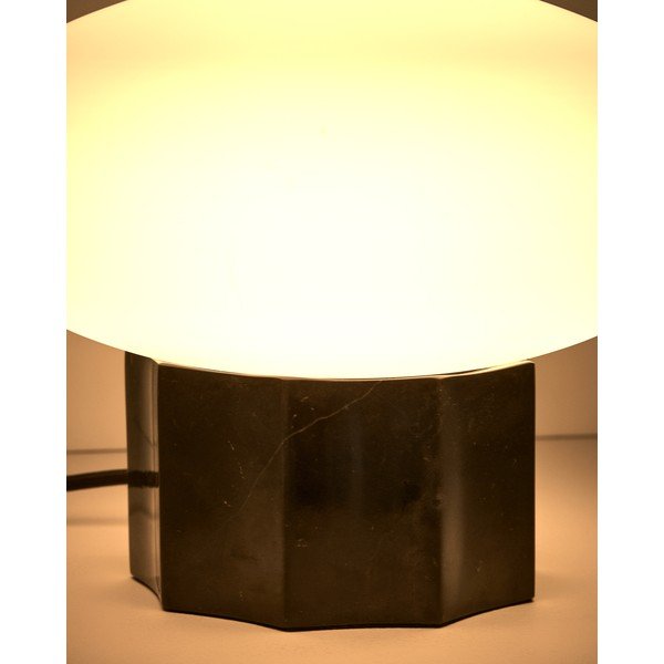 Balta/melna metāla galda lampa ar stikla abažūru (augstums 20 cm) Idela – Kave Home-image-3
