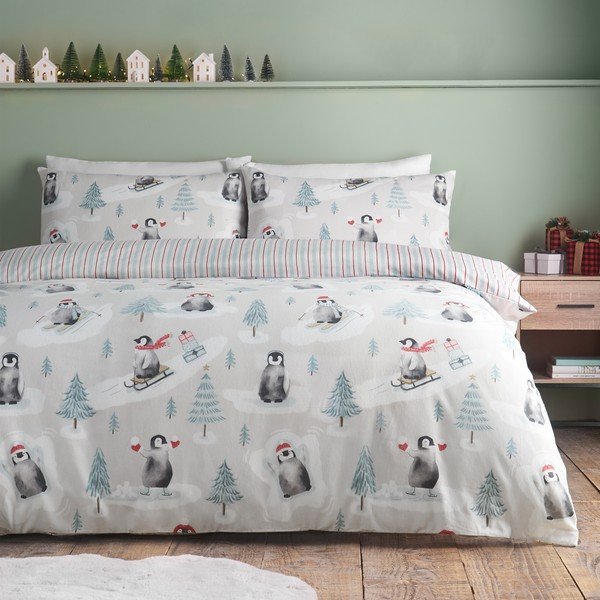 Dabīga toņa divguļamā flaneļa gultas veļa 200x200 cm Brushed Christmas Penguins – Catherine Lansfield
