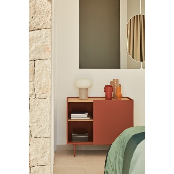 Ķieģeļu sarkana/dabīga toņa zema kumode ar ozolkoka imitāciju 90x78 cm Otto – Teulat-image-1