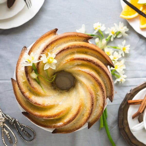 Brūna silikona cepšanas forma Orion Flower, ø 23,5 cm-image-2